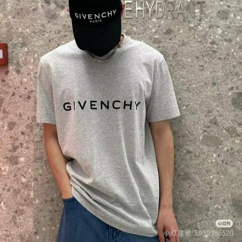 💎Han's house精品服飾💎 GIVENCHY 紀梵希 Logo 短 T 灰 現貨 S 原價23500