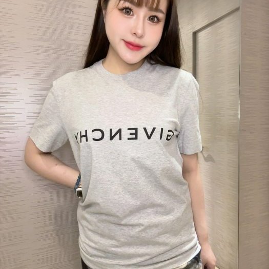💎Han's house精品服飾💎 GIVENCHY 紀梵希 Logo 短 T 灰 現貨 S 原價23500-1