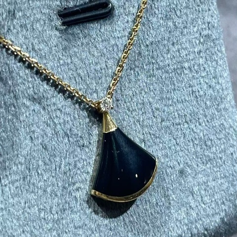 Bvlgari Diva's Dream Onyx Yellow Gold Necklace
