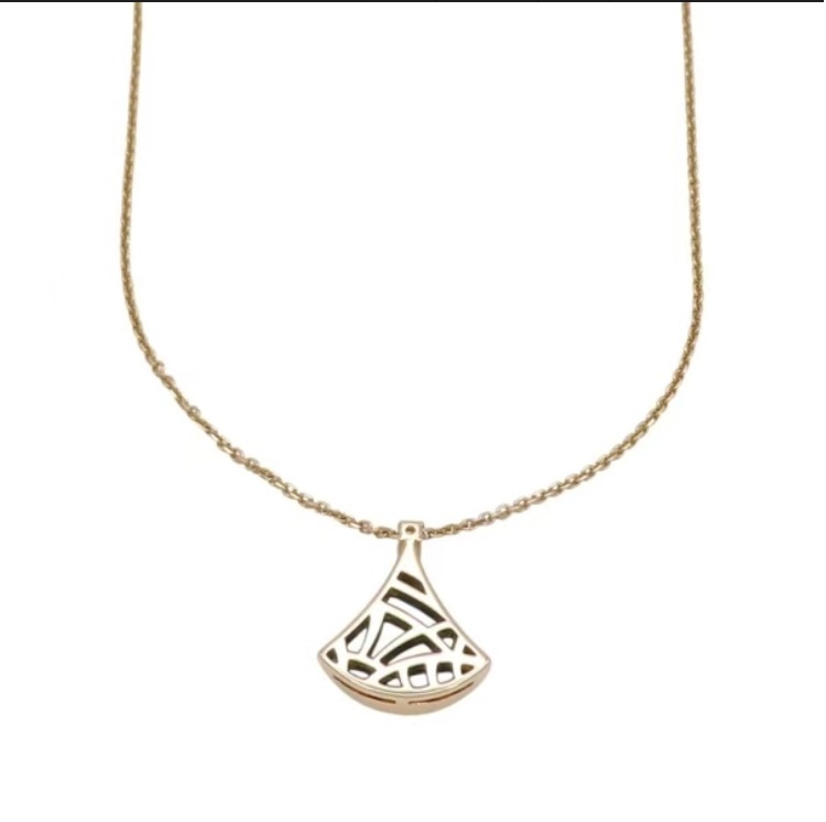 Bvlgari Diva's Dream Onyx Yellow Gold Necklace-4
