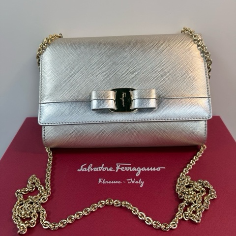 Salvatore Ferragamo Vara 鏈帶晚宴包