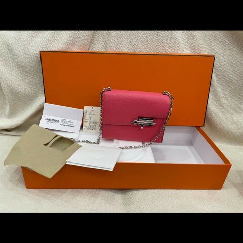 Hermes Mini Verrou 手槍包 21cm 銀扣
颜色：U5 唇膏粉
皮质：山