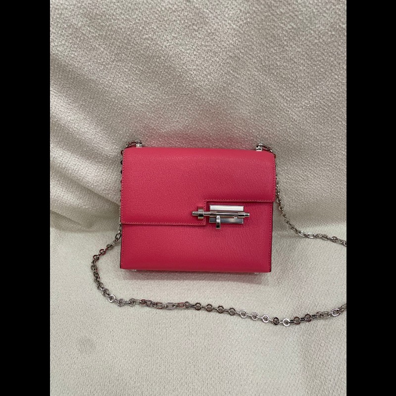 Hermes Mini Verrou 手槍包 21cm 銀扣
颜色:U5 唇膏粉
皮质:山-5
