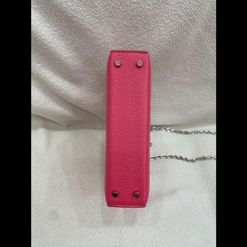 Hermes Mini Verrou 手槍包 21cm 銀扣
颜色:U5 唇膏粉
皮质:山-7