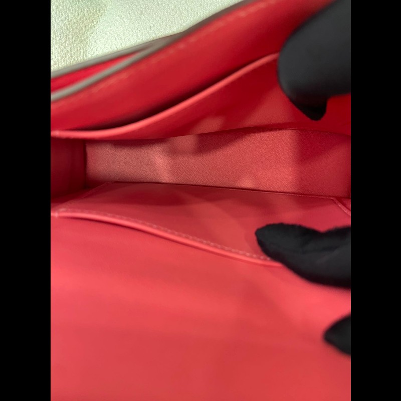 Hermes Mini Verrou 手槍包 21cm 銀扣
颜色:U5 唇膏粉
皮质:山-9