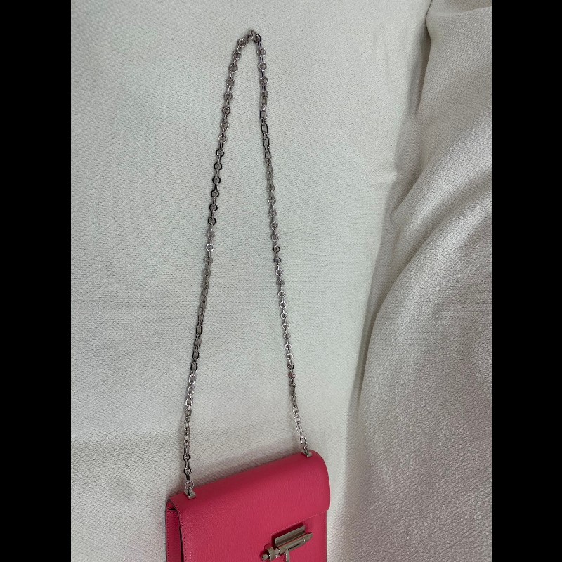 Hermes Mini Verrou 手槍包 21cm 銀扣
颜色:U5 唇膏粉
皮质:山-14