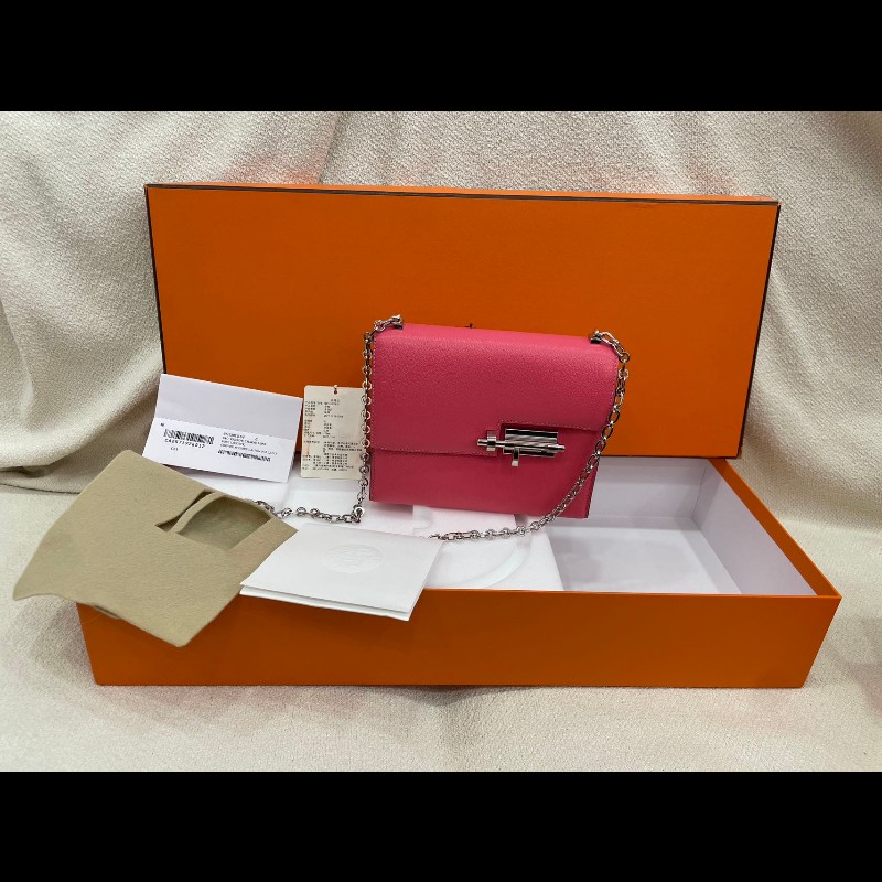 Hermes Mini Verrou 手槍包 21cm 銀扣
颜色:U5 唇膏粉
皮质:山-16