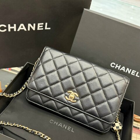 【🇹🇼新光購入 $12萬3900】CHANEL 黑白金球小羊皮Woc肩斜背鍊包 （芯片款）