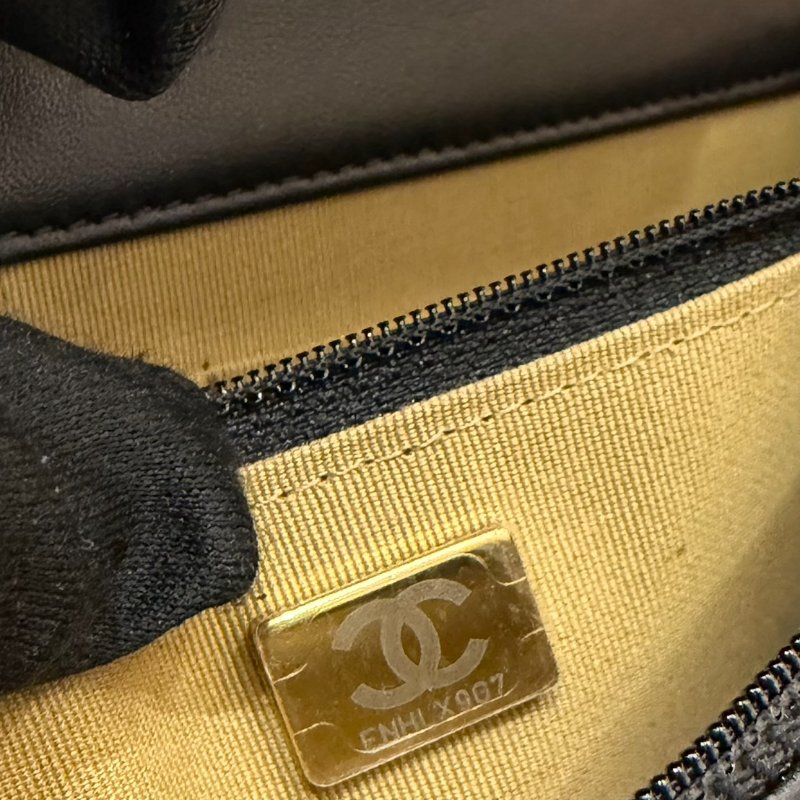 【🇹🇼新光購入 $12萬3900】CHANEL 黑白金球小羊皮Woc肩斜背鍊包 (芯片款)-3
