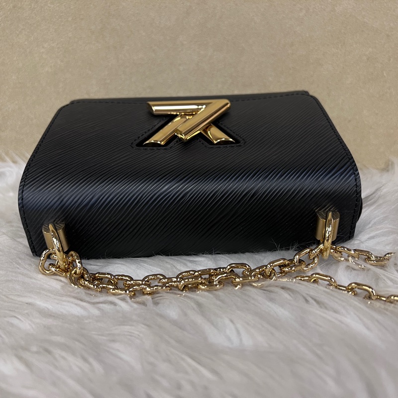LV 黑Epi牛皮Twist Pm金logo轉釦肩斜背包-4