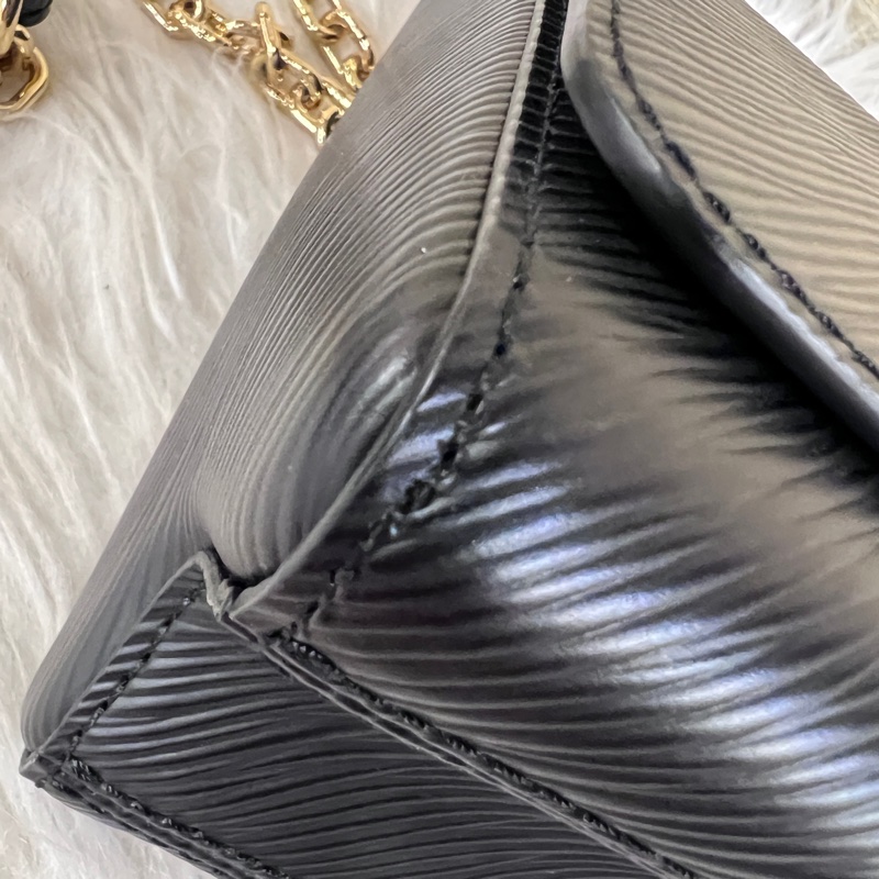LV 黑Epi牛皮Twist Pm金logo轉釦肩斜背包-6