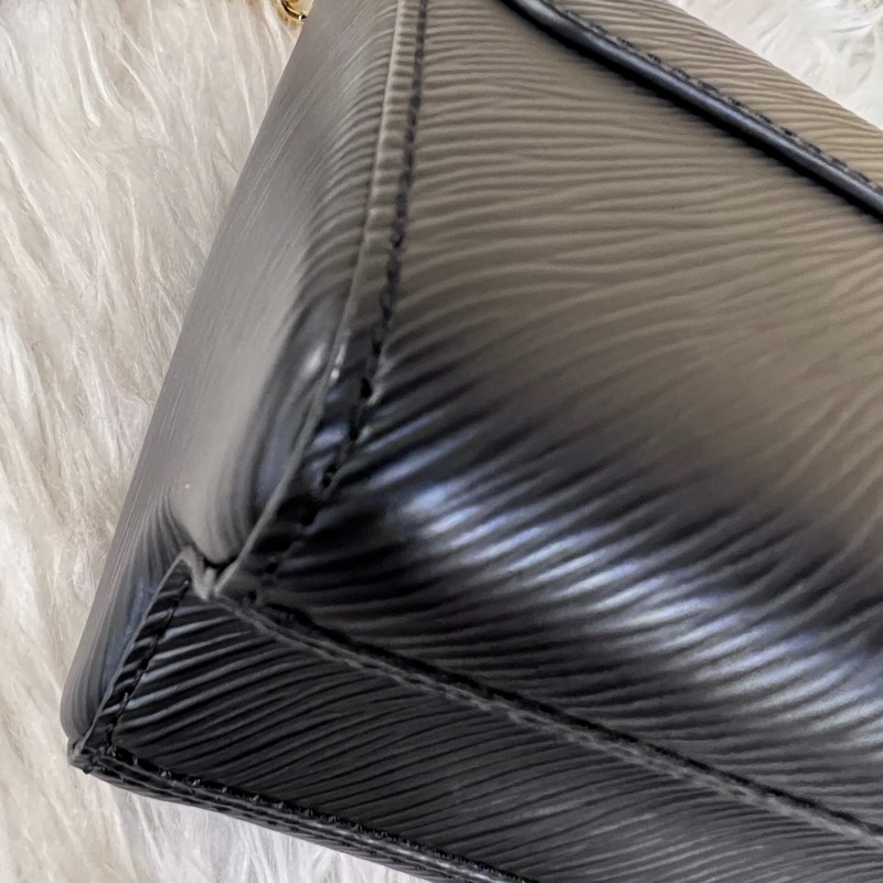 LV 黑Epi牛皮Twist Pm金logo轉釦肩斜背包-9
