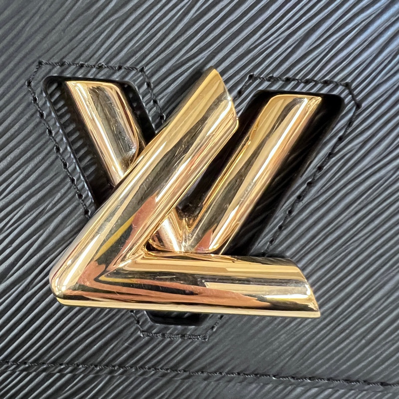 LV 黑Epi牛皮Twist Pm金logo轉釦肩斜背包-11