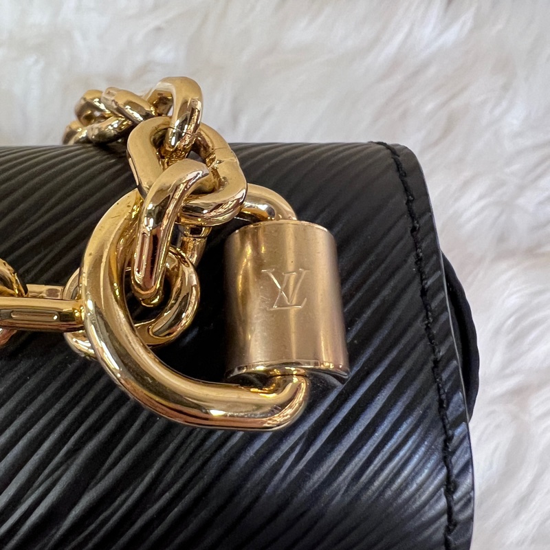 LV 黑Epi牛皮Twist Pm金logo轉釦肩斜背包-13