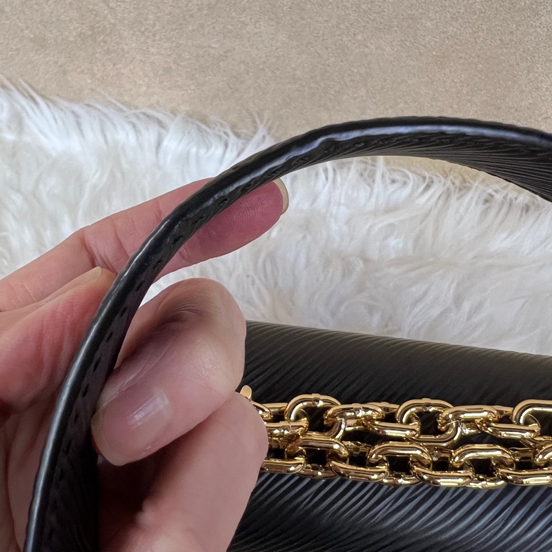 LV 黑Epi牛皮Twist Pm金logo轉釦肩斜背包-14