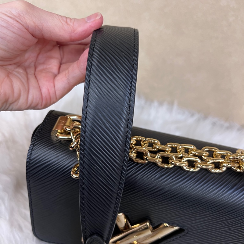 LV 黑Epi牛皮Twist Pm金logo轉釦肩斜背包-16