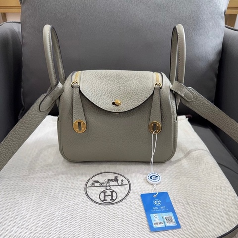 98✨Hermes/愛馬仕 lindy mini 19 B刻 鼠尾草綠手提包單肩包斜挎包 金扣 原始成色。