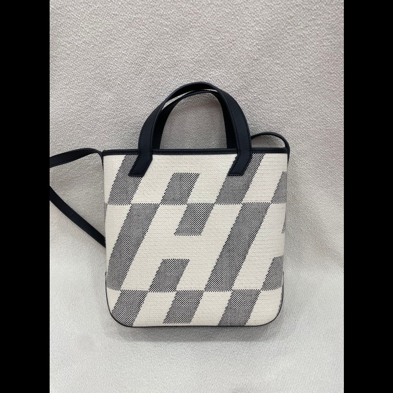 Hermes Cabas Hen Biais 27 黑白斜紋帆布包-6
