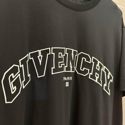 💎Han's house精品服飾💎GIVENCHY 紀梵希 刺繡 LOGO 短 T 黑 現貨M/L 原價19500-8