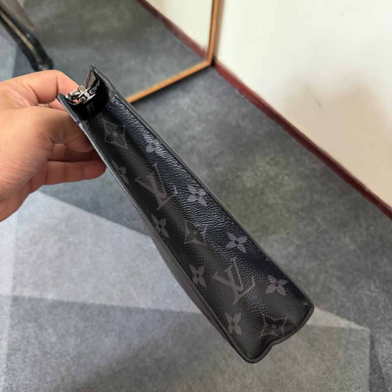 Lv 灰黑武士手拿包 (M69535)-2