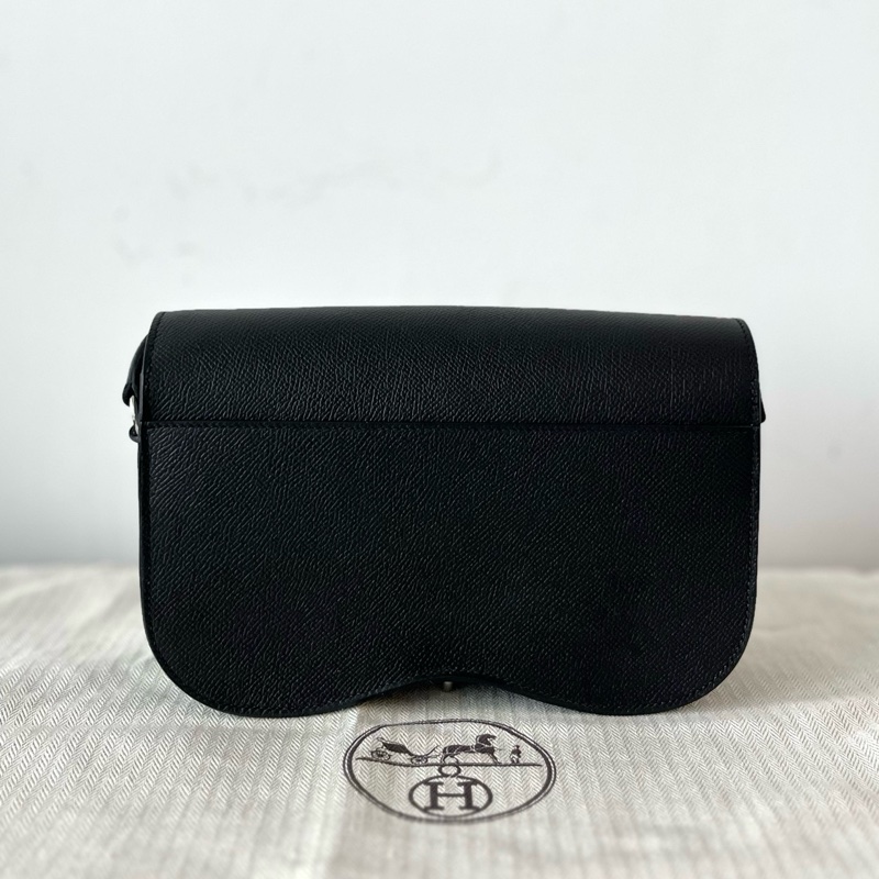 ✨愛馬仕/Hermes Hermès Della Cavalleria Elan屁股包斜背包橫版黑銀ep皮w刻-1