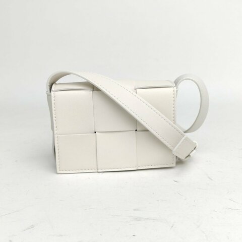 BOTTEGA VENETA 羊皮Cassette編織mini粉筆白肩背包
