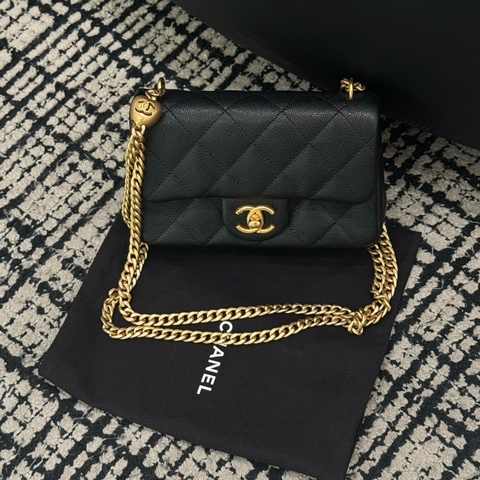 閒置新 Chanel 香奈兒 黑金荔枝皮愛心調節扣 Cf mini 19cm 24p 單肩包