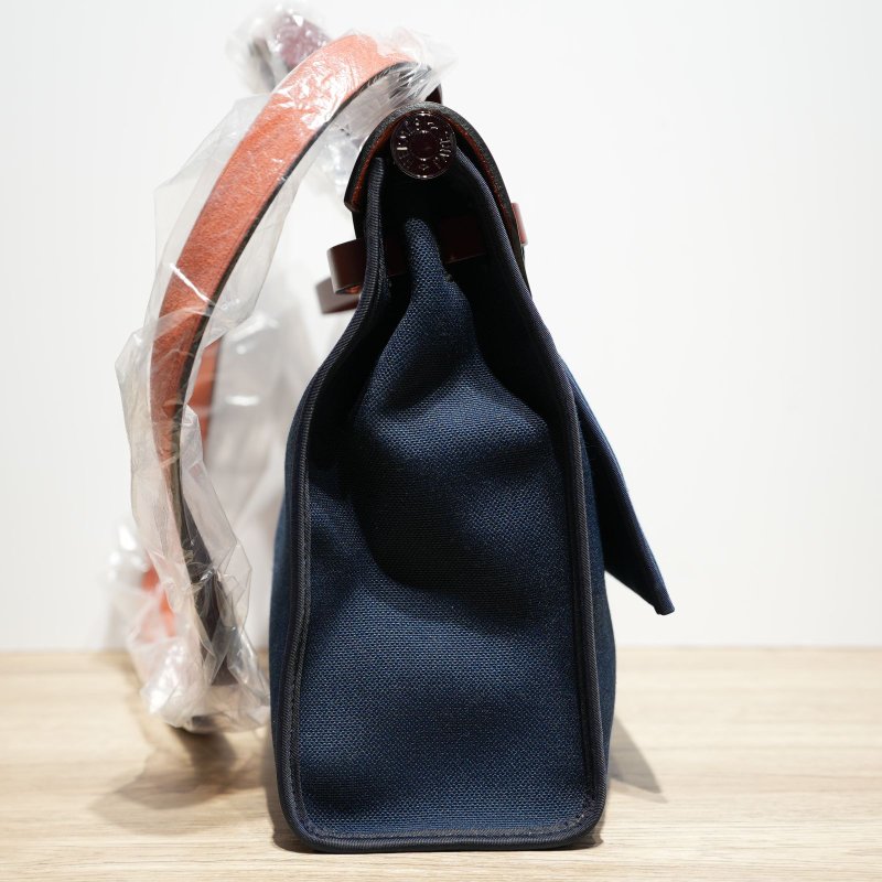 HERMES Herbag31帆布/牛皮X刻銀扣深藍色肩背包-1