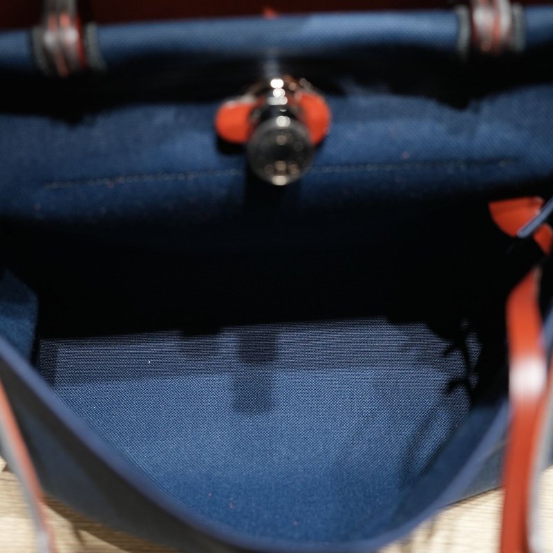 HERMES Herbag31帆布/牛皮X刻銀扣深藍色肩背包-5