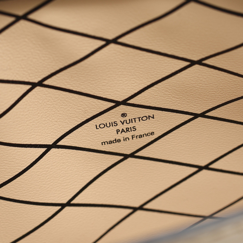 黑/白色 EPI水波紋 牛皮 Pochette Trunk 肩背包【LOUIS VUITTON LV 路易威登】 M52151-4