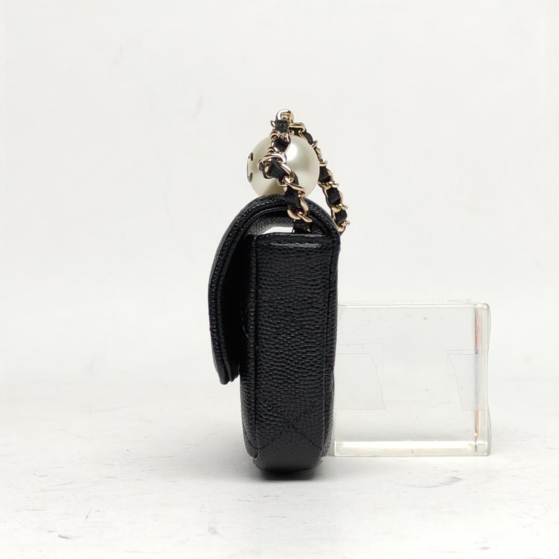 CHANEL 黑色荔枝牛皮淺金扣大珍珠鏈條零錢包-1