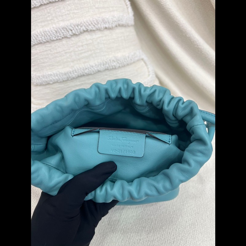 菲拉格慕ferragamo雾霾蓝水桶包-8