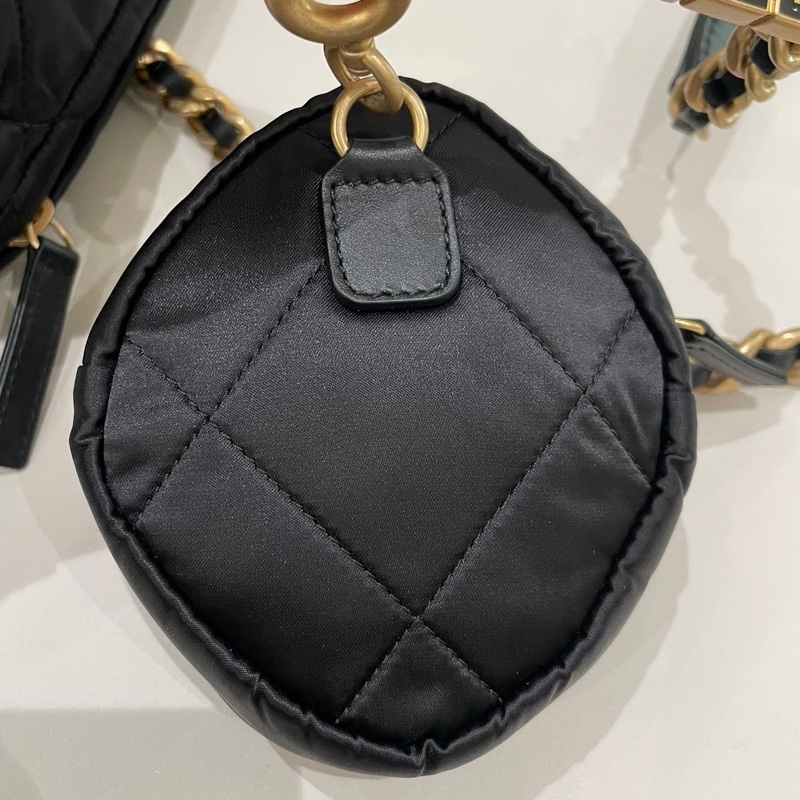 閒置新CHANEL 香奈兒 24s 尼龍 黑金 菱格紋鏈條保齡球包單肩包-8