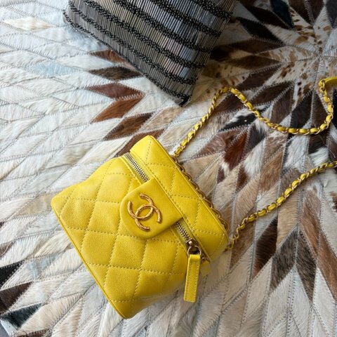 CHANEL 方型化妝鏈包 黃色 晶片