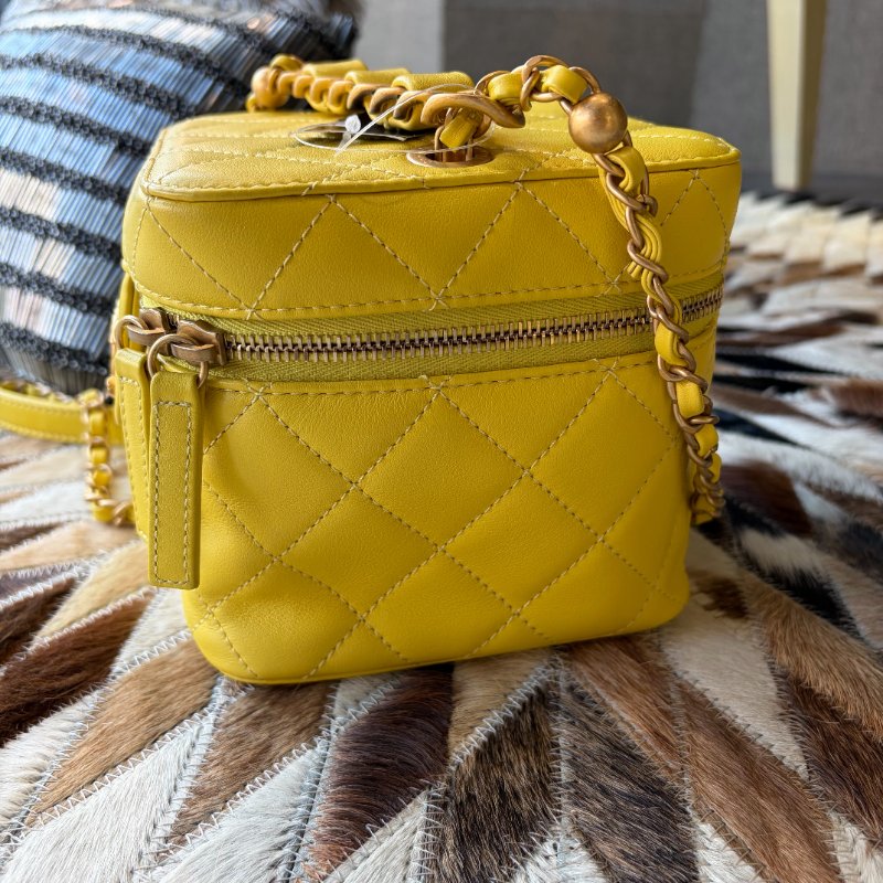 CHANEL 方型化妝鏈包 黃色 晶片-3