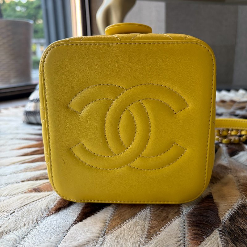 CHANEL 方型化妝鏈包 黃色 晶片-4