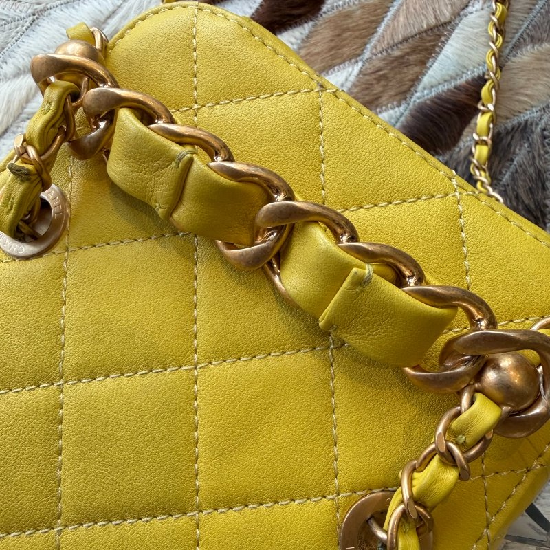 CHANEL 方型化妝鏈包 黃色 晶片-5