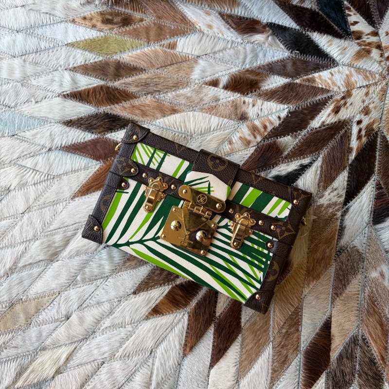 LV 綠色塗鴉硬殼包-0