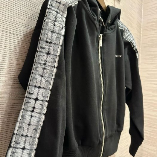 💎Han's house精品服飾💎 GIVENCHY 紀梵希 刺繡 連帽 外套 現貨童裝10歲-1
