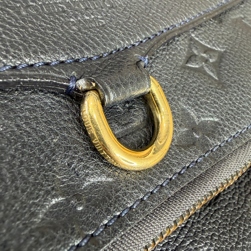 上架中🔑Louis Vuitton 黑原花壓紋皮革手拿包-15