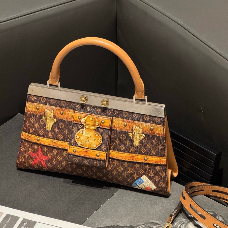 🍁LV 路易威登 city frame 伊勢丹楓葉限定走秀限量款夾子包 手提包斜挎包 金扣-1