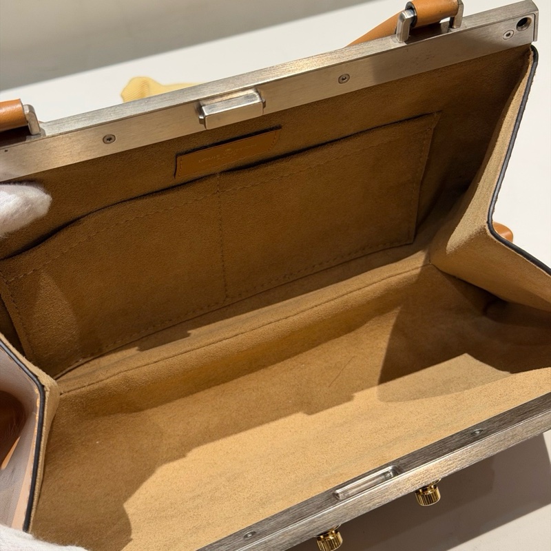 🍁LV 路易威登 city frame 伊勢丹楓葉限定走秀限量款夾子包 手提包斜挎包 金扣-6