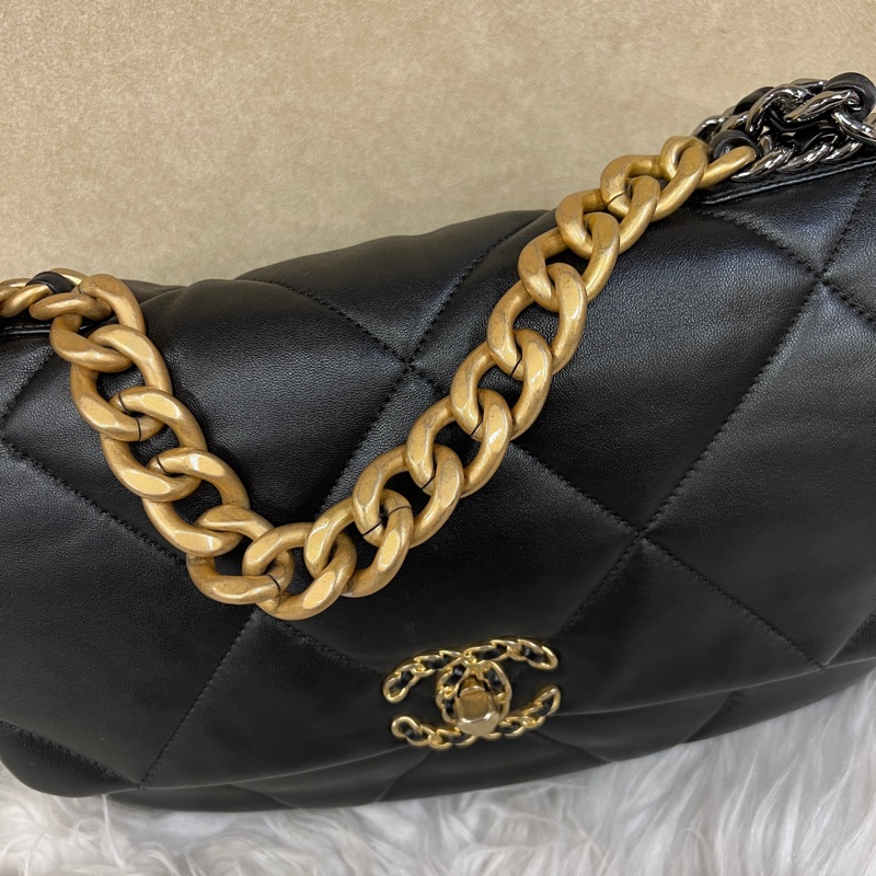 Chanel 黑羊皮大菱格紋19大型霧金釦三色鏈下蓋手提斜背包-14