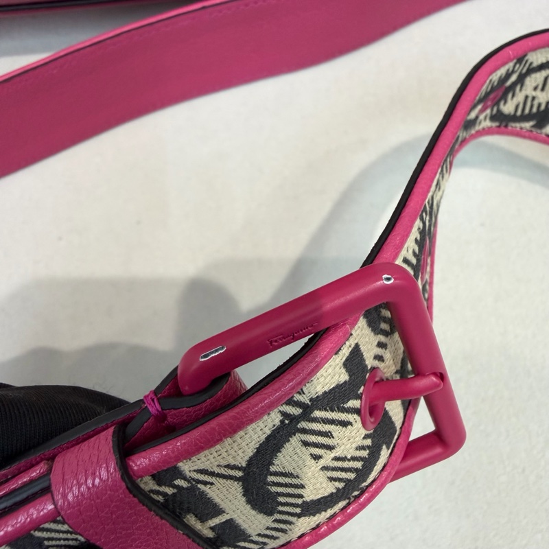 Salvatore Ferragamo 桃紅色Boxyz 系列單肩包XB752-22