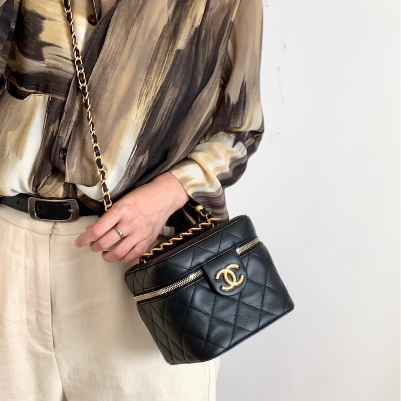 莉亞精品♡ Chanel牛皮化妝盒 AS3228 二手美包-1