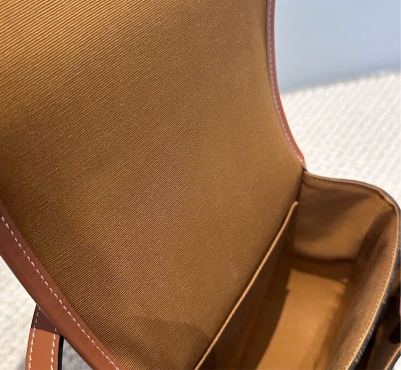近新CELINE Triomphe Folco 馬鞍包 (購證/防塵袋/紙袋)-2