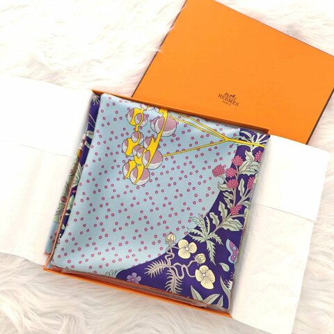 Hermès《時代新聲》方巾