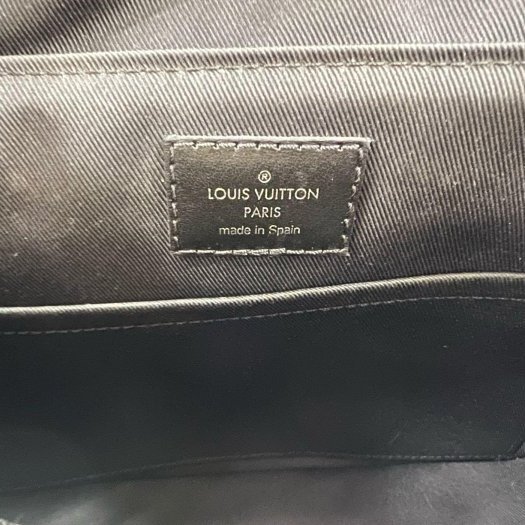 東區正精品㊣ LV DISTRICT M45272黑花黑字方型吸釦式翻蓋肩背包斜背包男包 RZ6483-11