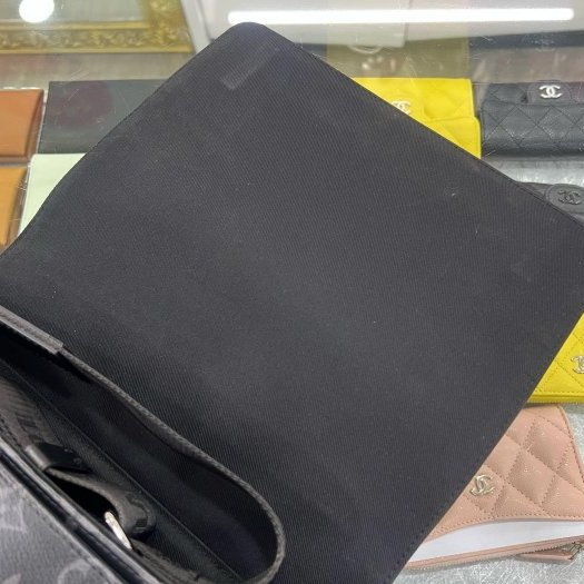 東區正精品㊣ LV DISTRICT M45272黑花黑字方型吸釦式翻蓋肩背包斜背包男包 RZ6483-13