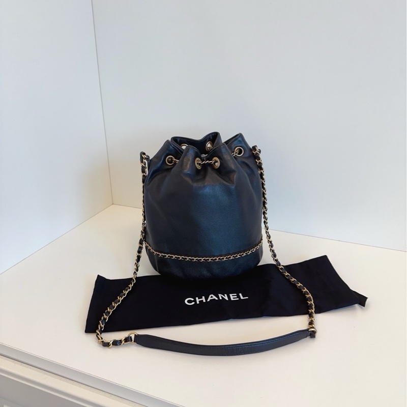 💎Chanel香奈兒｜希臘系列黑色金扣軟牛皮｜金幣皮穿鏈束口水桶包｜98新-2